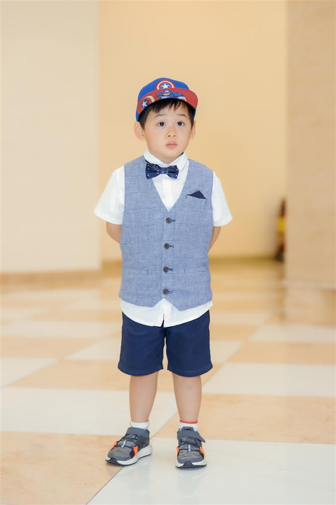 Con trai Hoa hậu Phan Hoàng Thu gây chú ý vì vẻ ngoài đáng yêu chuẩn soái ca-7