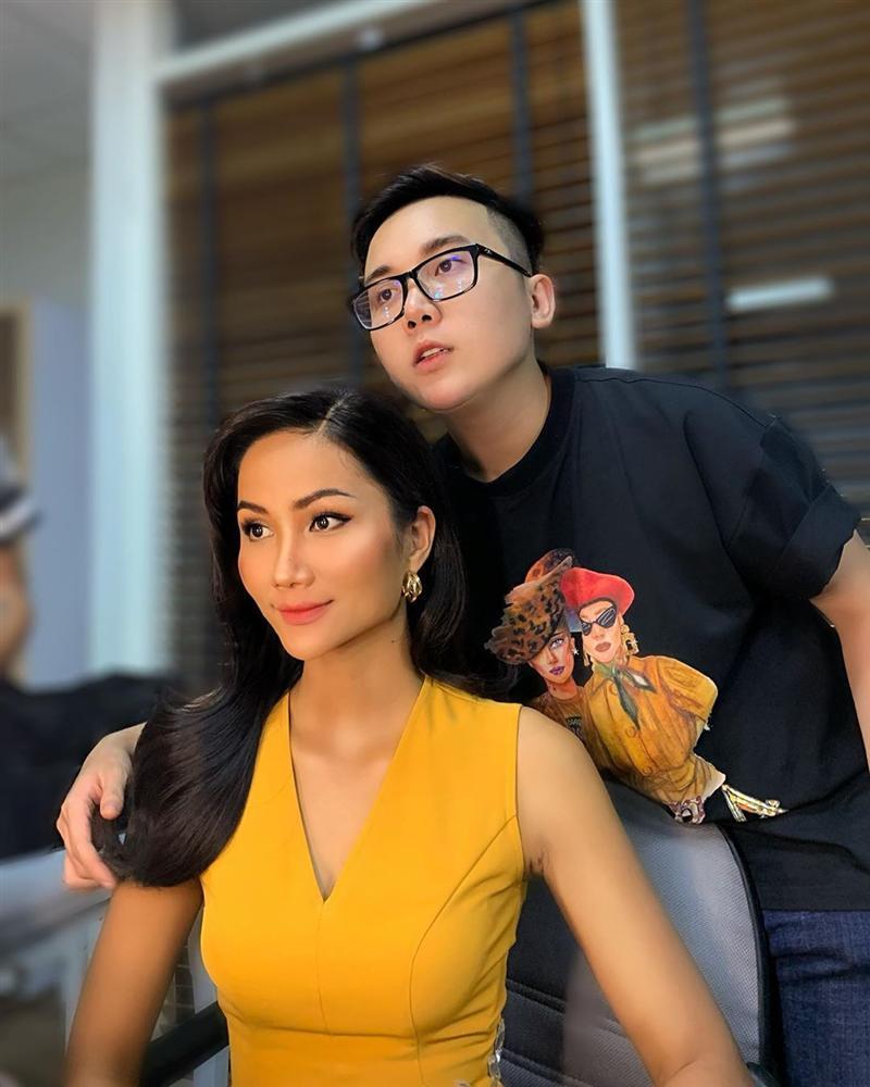 HHen Niê lên tiếng khi gương mặt bị chê lạ hoắc, cứng đơ như búp bê Ken-1