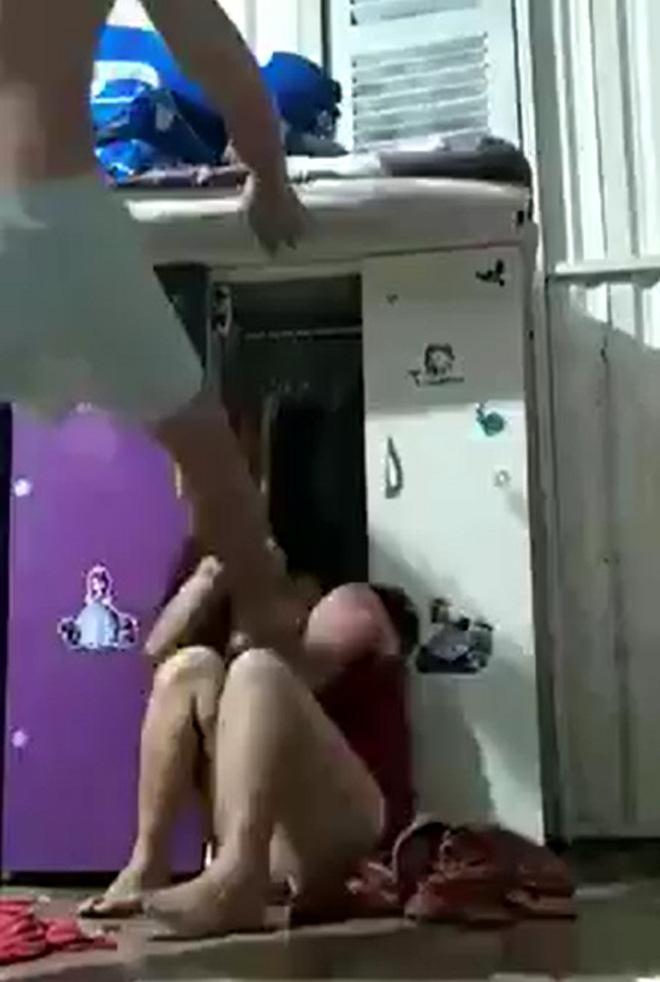 Clip: Vợ về muộn, chồng giang hồ đặt sẵn điện thoại quay cảnh đánh, đạp vợ như kẻ thù-2