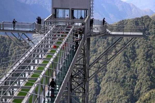 Việt Nam tự hào có 2 cây cầu kính đẹp ngỡ ngàng, du khách háo hức ghé thăm-1