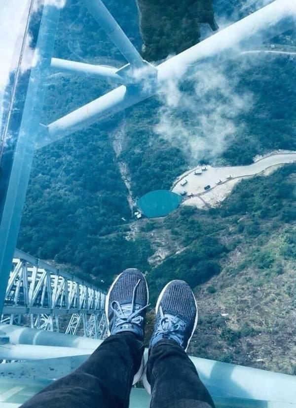 Việt Nam tự hào có 2 cây cầu kính đẹp ngỡ ngàng, du khách háo hức ghé thăm-7