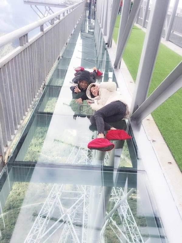 Việt Nam tự hào có 2 cây cầu kính đẹp ngỡ ngàng, du khách háo hức ghé thăm-9