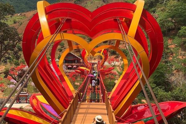 Cây cầu chia đôi hai màu nước biển-1