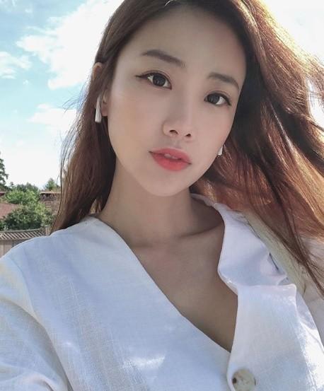 Nữ ca sĩ Hàn bỏ nghề vì chứng kiến quản lý gác chân khi lái xe-1