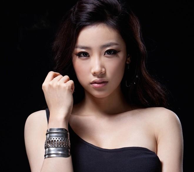 Nữ ca sĩ Hàn bỏ nghề vì chứng kiến quản lý gác chân khi lái xe-2