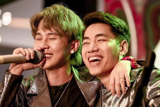 Jack hát cổ vũ tuyển Việt Nam trước trận đấu gặp Thái Lan