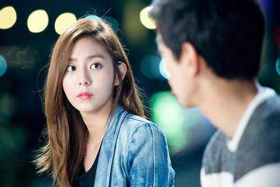 Đến nhà người yêu ăn cơm, vừa nhìn anh cúi đầu xuống bàn tôi lập tức hủy hôn