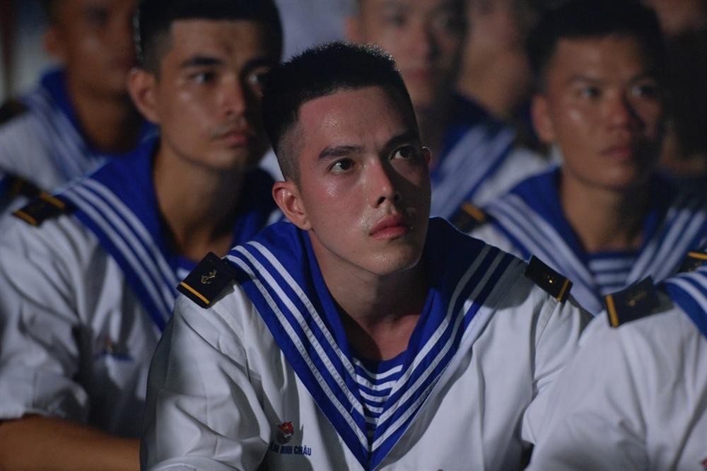 Góc khuất Sao Nhập Ngũ: Dàn sao phải tắm chung, mặc quần áo 1 tuần không giặt-1