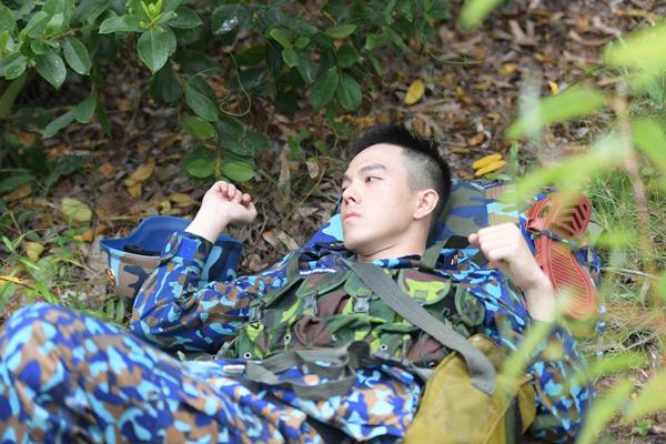 Góc khuất Sao Nhập Ngũ: Dàn sao phải tắm chung, mặc quần áo 1 tuần không giặt-5