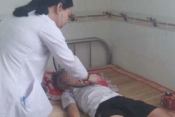 Mâu thuẫn gia đình, mẹ pha thuốc diệt cỏ cho bốn con uống-1