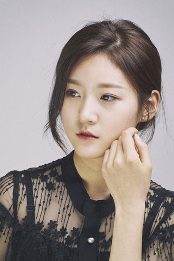 Kim Sae Ron xác nhận rời YG Entertainment sau 3 năm. Đại diện YG cho biết sẽ ủng hộ Sae Ron trên con đường hoạt động nghệ thuật sau này.