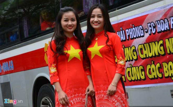 Clip: Người hâm mộ xuống đường, nhuộm đỏ các tuyến phố trước trận quyết đấu Thái Lan trên sân Mỹ Đình-10