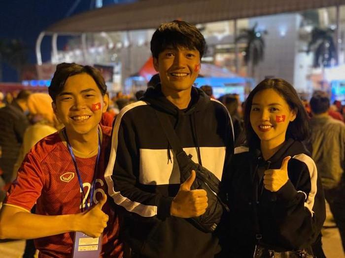 Minh Dự, Quang Tuấn đến sân Mỹ Đình cổ vũ tuyển Việt Nam-2