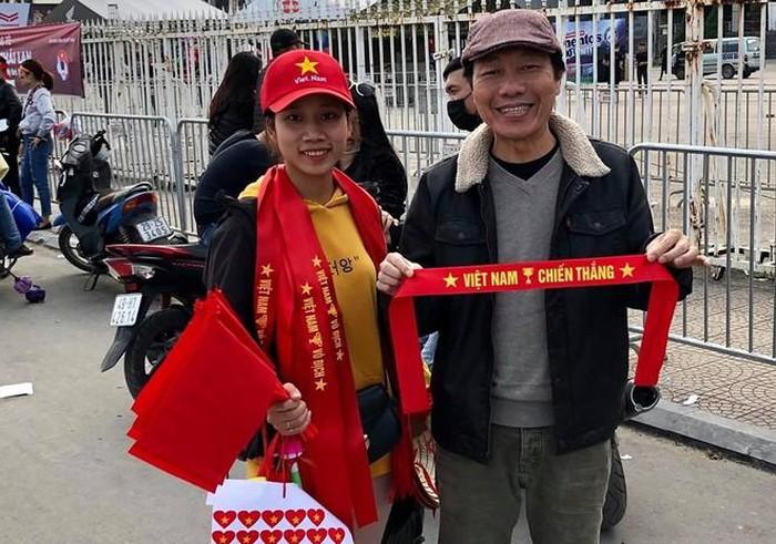 Minh Dự, Quang Tuấn đến sân Mỹ Đình cổ vũ tuyển Việt Nam-5