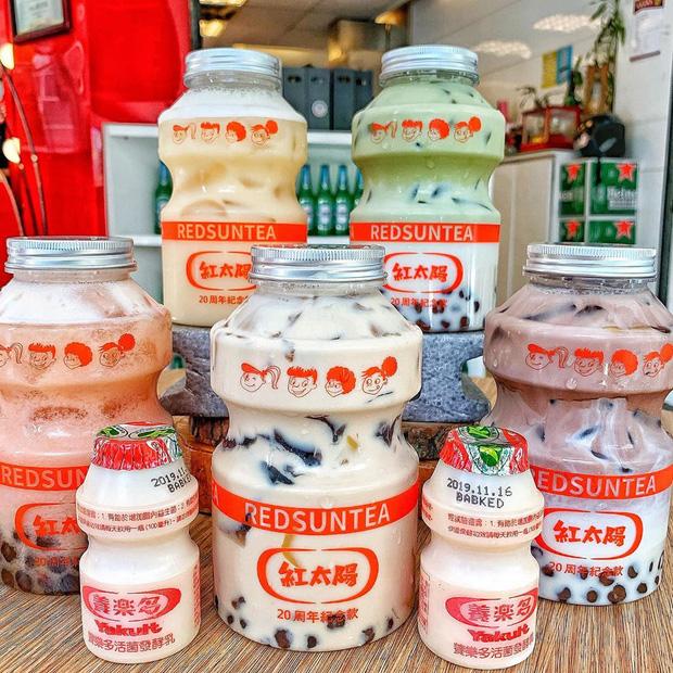 Tín đồ trà sữa phát cuồng với phiên bản đặc biệt hình lọ sữa chua uống siêu to khổng lồ có dung tích lên đến 700ml tại Đài Nam-1