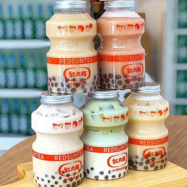 Tín đồ trà sữa phát cuồng với phiên bản đặc biệt hình lọ sữa chua uống siêu to khổng lồ có dung tích lên đến 700ml tại Đài Nam-3