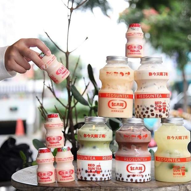 Tín đồ trà sữa phát cuồng với phiên bản đặc biệt hình lọ sữa chua uống siêu to khổng lồ có dung tích lên đến 700ml tại Đài Nam-7