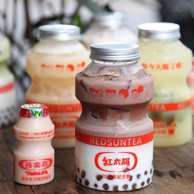 Tín đồ trà sữa phát cuồng với phiên bản đặc biệt hình lọ sữa chua uống siêu to khổng lồ có dung tích lên đến 700ml tại Đài Nam-8