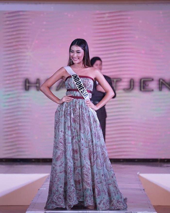 Trước giờ G, đối thủ Hoàng Thùy tưng bừng khoe trang phục dân tộc cực gắt-5