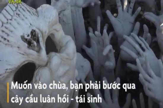 Những bàn tay kỳ dị vươn lên trời trong ngôi chùa Thái Lan