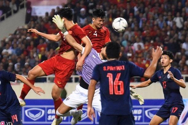 Bùi Tiến Dũng khoe ảnh bán nude nhắn nhủ yêu thương ngày đầy tháng con gái, đích thị là ông bố của năm-7