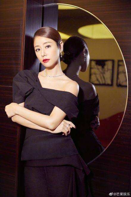 Hạ Tử Vy Lâm Tâm Như tay bắt mặt mừng khi gặp lại Dung Ma Ma sau 20 năm-9