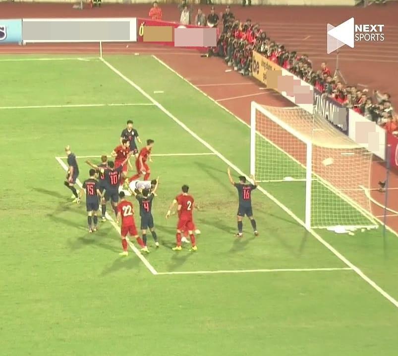 Mâu Thủy mắng chửi, dàn sao Việt ức chế với trọng tài người Oman-1