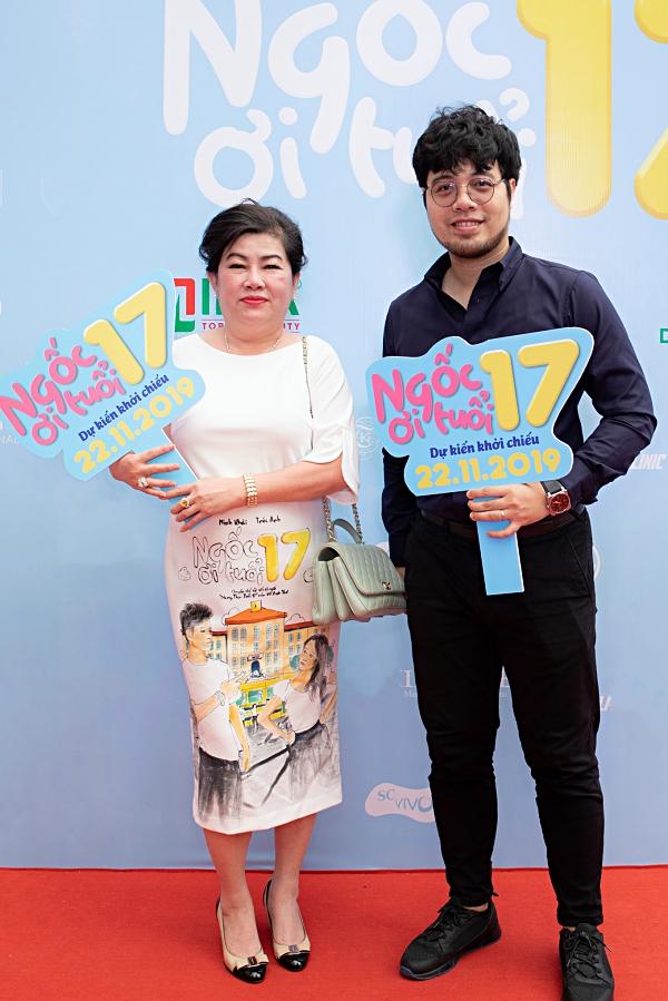 Mon 2k nửa kín nửa hở đến chúc mừng con nuôi Minh Nhí lần đầu đóng vai chính-1