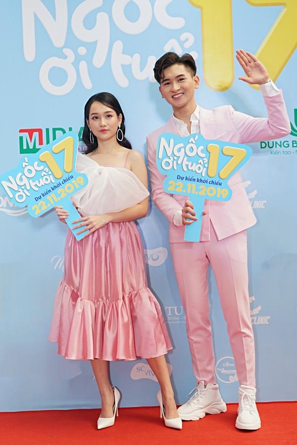 Mon 2k nửa kín nửa hở đến chúc mừng con nuôi Minh Nhí lần đầu đóng vai chính-4