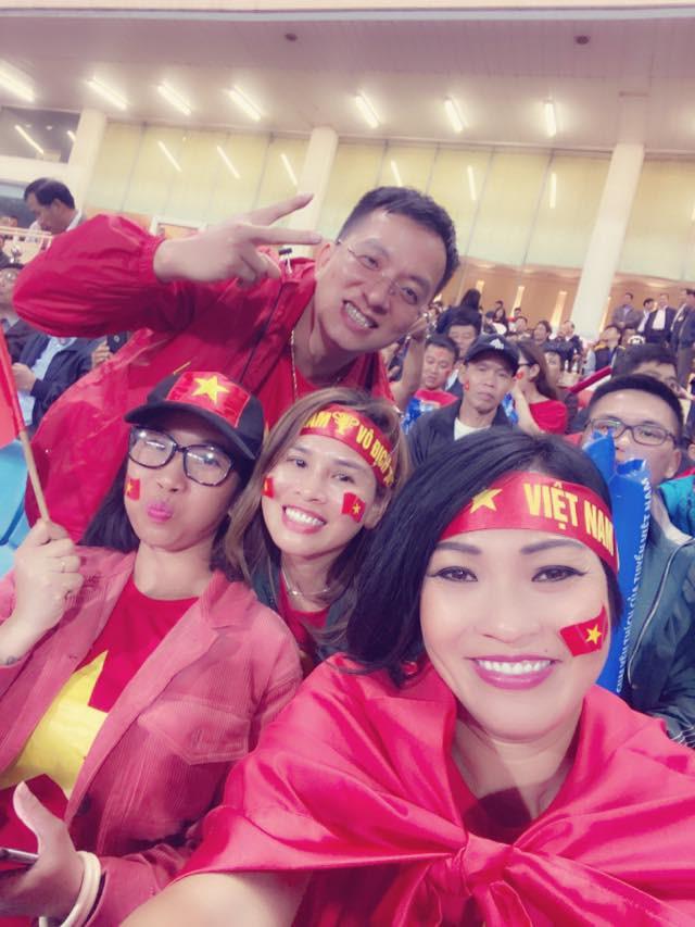 Khoảnh khắc khóc, cười của nghệ sĩ sau trận Việt Nam - Thái Lan-4