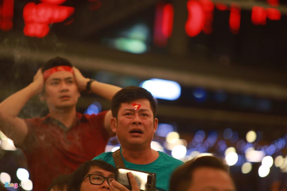 Khoảnh khắc khóc, cười của nghệ sĩ sau trận Việt Nam - Thái Lan-7