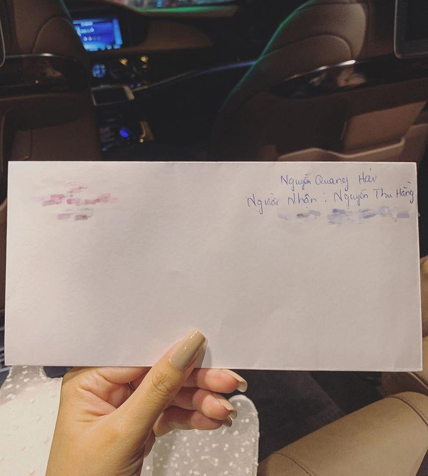 CĐV nữ khoe được cầu thủ Quang Hải tặng vé xem bóng đá-3