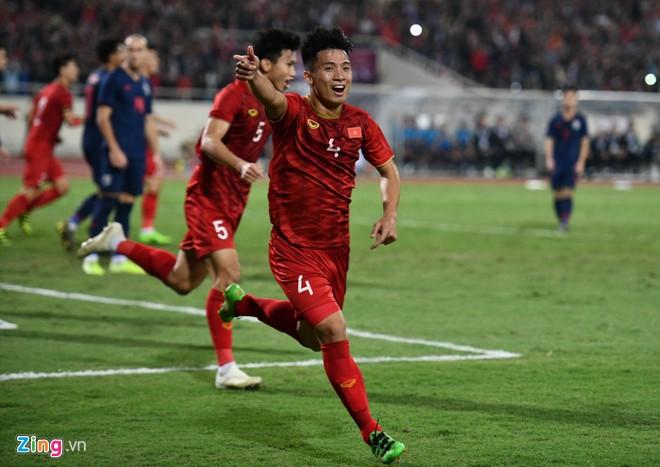 CĐV Thái Lan cảm ơn trọng tài vì đội nhà thoát thua trước Việt Nam-1