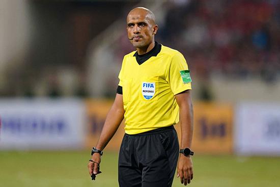 CĐV Thái Lan cảm ơn trọng tài vì đội nhà thoát thua trước Việt Nam