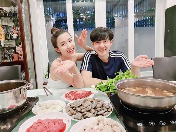 Vừa trở về từ tuần trăng mật, Đông Nhi đã được bố mẹ chồng yêu chiều làm cho điều này-1