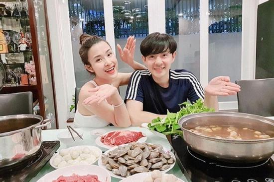 Vừa trở về từ tuần trăng mật, Đông Nhi đã được bố mẹ chồng yêu chiều làm cho điều này