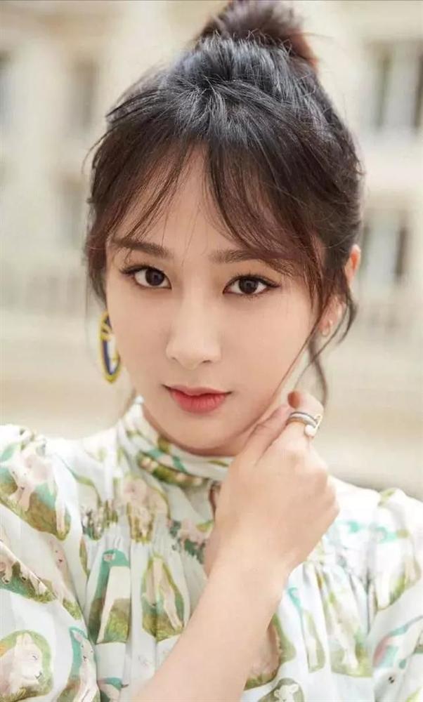 Dương Tử lộ ảnh tới bệnh viện phẫu thuật thẩm mỹ-4