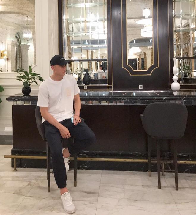 Với chiều cao 1,88 m, Đặng Văn Lâm mặc gì cũng đủ nổi bật-7