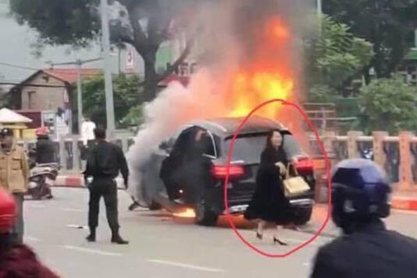 Mercedes cháy rực làm 1 người chết: Nữ tài xế đi giày cao gót trình diện-1