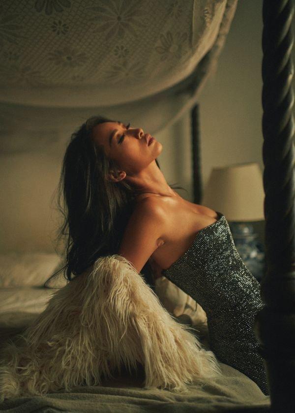 Khi hot girl đi làm ca sĩ: Người bị chỉ trích, kẻ bị xóa kênh YouTube-11