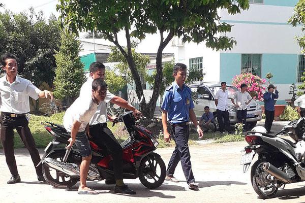 Gần 120 học viên cai nghiện trốn trại, tràn ra đường cao tốc TP.HCM - Trung Lương-1