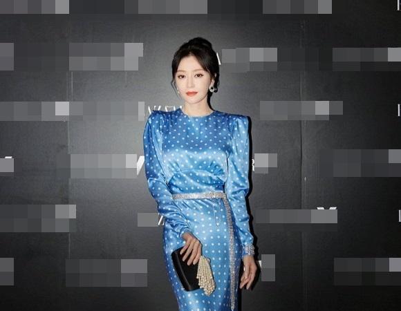 Ảnh zoom chưa qua photoshop: Triệu Lệ Dĩnh lộ mặt mệt mỏi, bọng mắt thâm - Angela Baby trẻ như gái đôi mươi-7