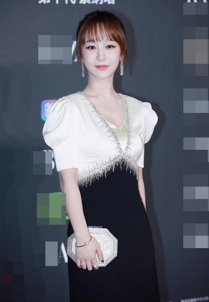 Ảnh zoom chưa qua photoshop: Triệu Lệ Dĩnh lộ mặt mệt mỏi, bọng mắt thâm - Angela Baby trẻ như gái đôi mươi-3