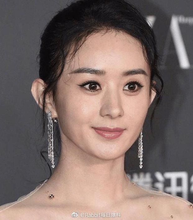 Ảnh zoom chưa qua photoshop: Triệu Lệ Dĩnh lộ mặt mệt mỏi, bọng mắt thâm - Angela Baby trẻ như gái đôi mươi-1