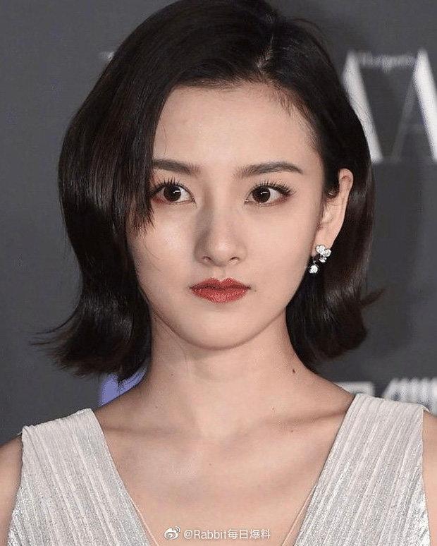 Ảnh zoom chưa qua photoshop: Triệu Lệ Dĩnh lộ mặt mệt mỏi, bọng mắt thâm - Angela Baby trẻ như gái đôi mươi-6