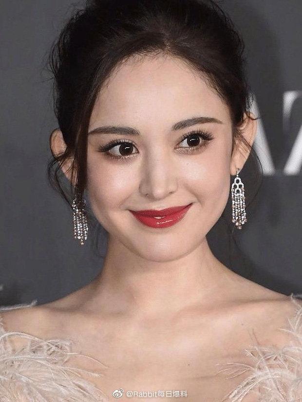 Ảnh zoom chưa qua photoshop: Triệu Lệ Dĩnh lộ mặt mệt mỏi, bọng mắt thâm - Angela Baby trẻ như gái đôi mươi-5