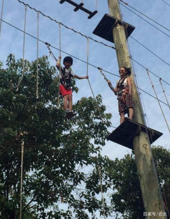 Trương Bá Chi tổ chức sinh nhật cho con trai thứ ba, người đàn ông ngoại quốc bị nghi ngờ là cha ruột của Marcus-6