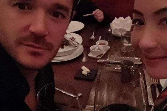 Trương Bá Chi tổ chức sinh nhật cho con trai thứ ba, người đàn ông ngoại quốc bị nghi ngờ là cha ruột của Marcus