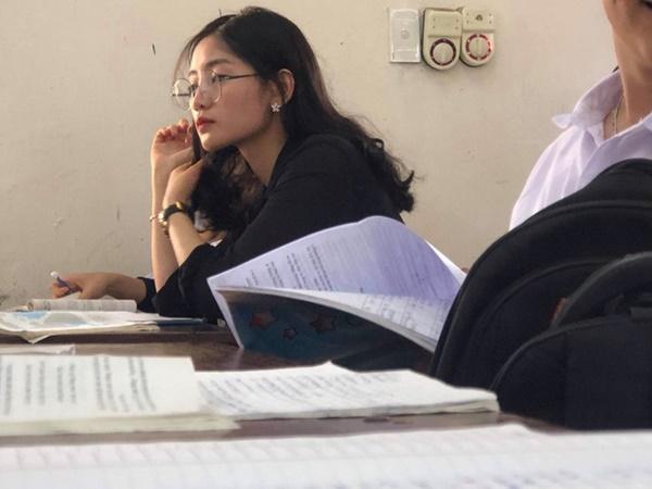 5 cô giáo sinh năm 1997 nổi tiếng trên mạng với nhan sắc ngọt ngào-5