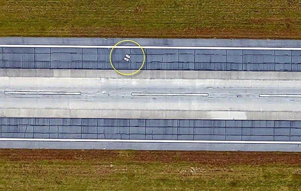 2 ngôi mộ bí ẩn trên đường băng sân bay-3